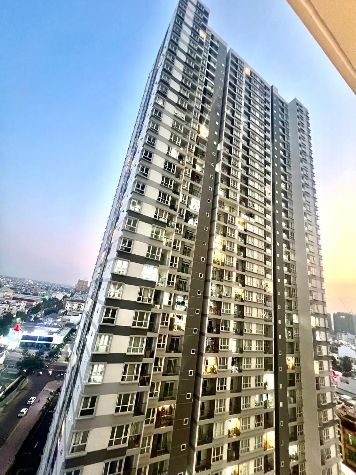 Can Ho The Western Capital 3Pn Ho Chi Minh City Exterior photo